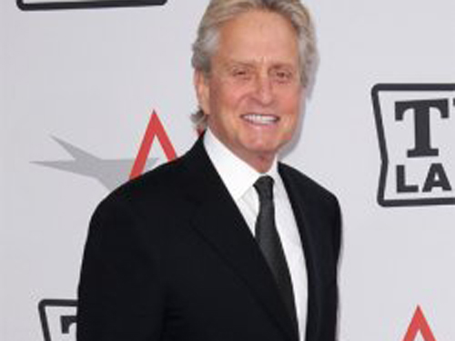 Michael Douglas "hận" bác sĩ